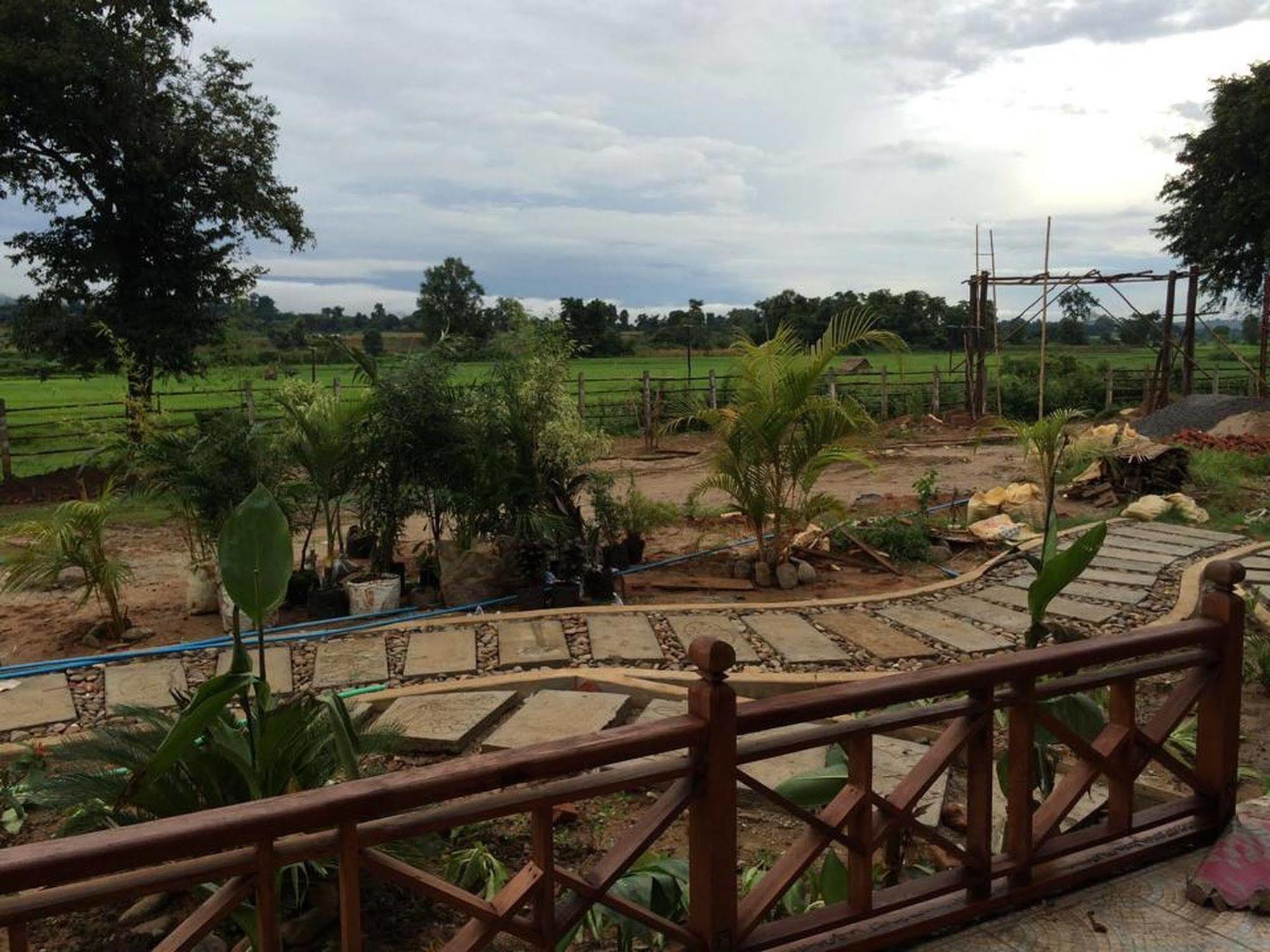 Mr. Charles Hotel Hsipaw Exterior photo