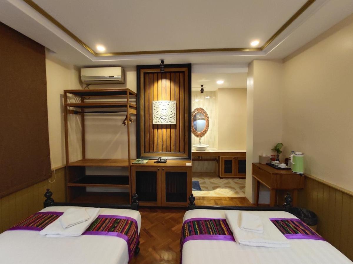 Mr. Charles Hotel Hsipaw Exterior photo
